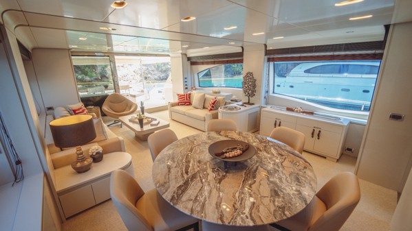 2013 AZIMUT 84 FLYBRIDGE