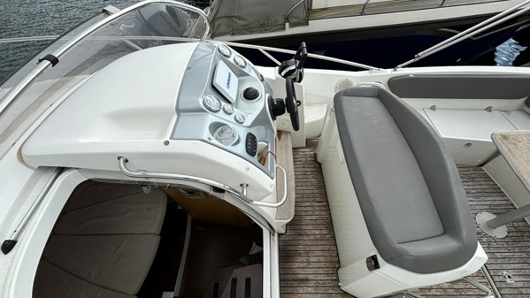 2013 BENETEAU FLYER 850 SUN DECK