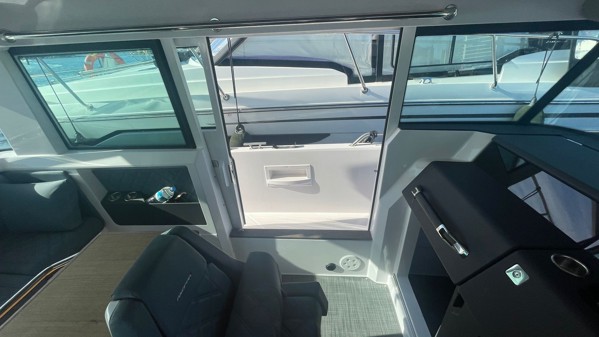  2022 AXOPAR 37 CROSS CABIN