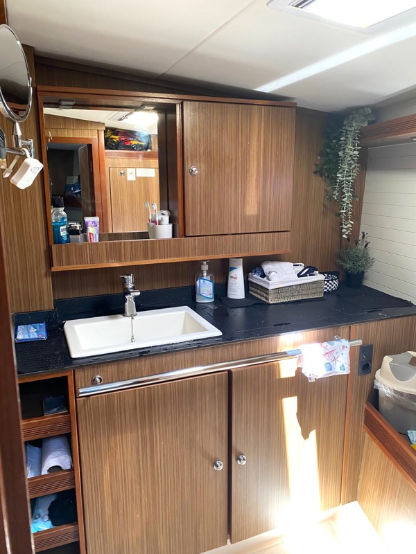 2010 BAVARIA 55 CRUISER