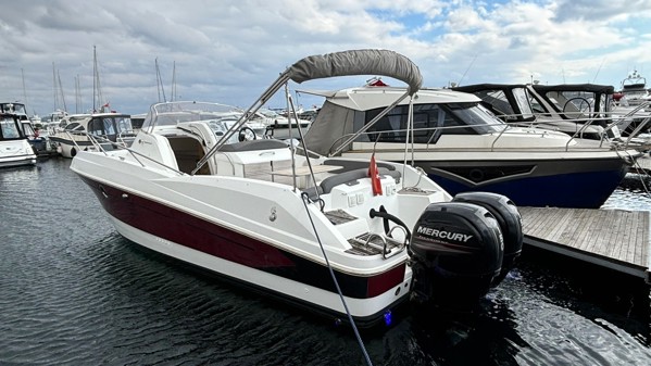 2013 BENETEAU FLYER 850 SUN DECK