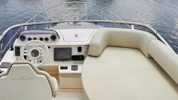 2009 AZIMUT 43 FLY