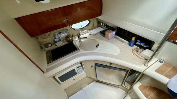 2005 FAIRLINE TARGA 34