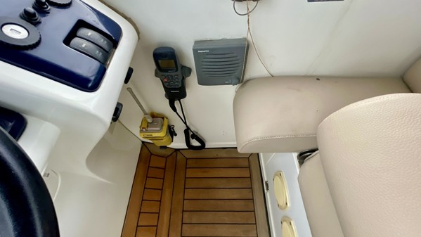 2005 FAIRLINE TARGA 34