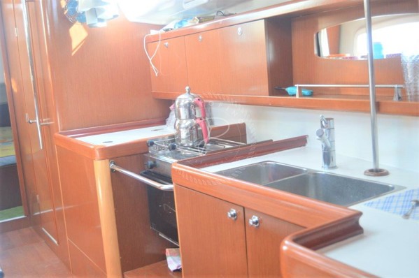 2010 BENETEAU OCEANIS 43