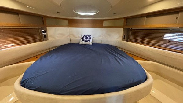 2011 FAIRLINE TARGA 44 