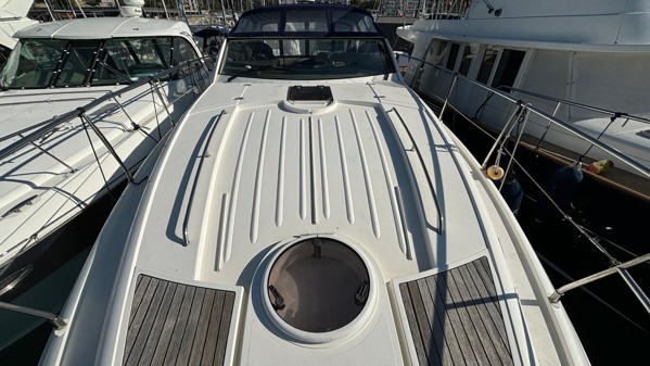 2011 FAIRLINE TARGA 44 