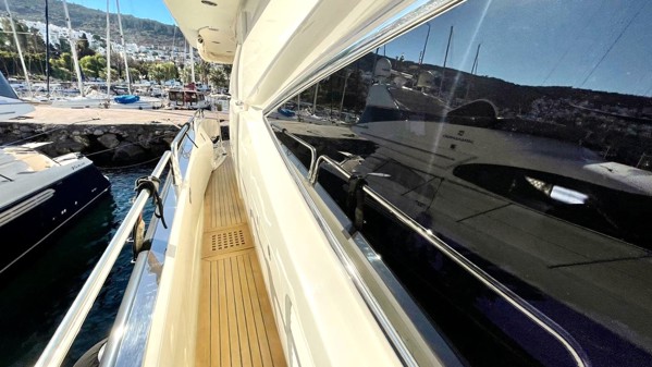 2005/2017 SUNSEEKER 105 YACHT