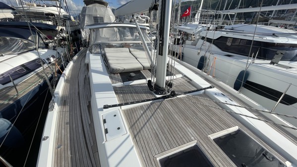 2021 HANSE 548