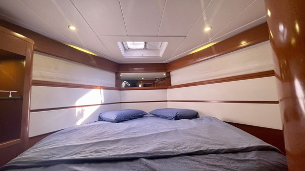 2011 BENETEAU SWIFT TRAWLER 52