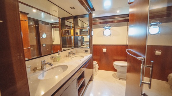 2013 AZIMUT 84 FLYBRIDGE