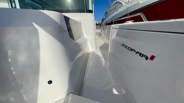  2022 AXOPAR 37 CROSS CABIN