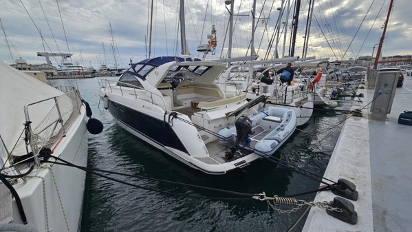 2011 FAIRLINE TARGA 44 