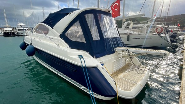 2005 FAIRLINE TARGA 34