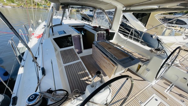 2018 BENETEAU OCEANIS 41.1