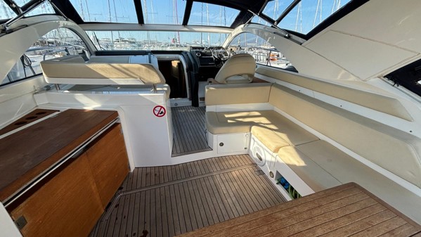 2011 FAIRLINE TARGA 44 