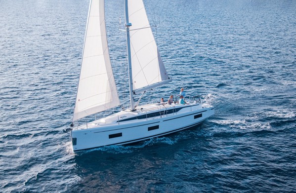 2023 BAVARIA C42