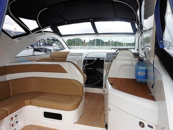 2011 FAIRLINE TARGA 38