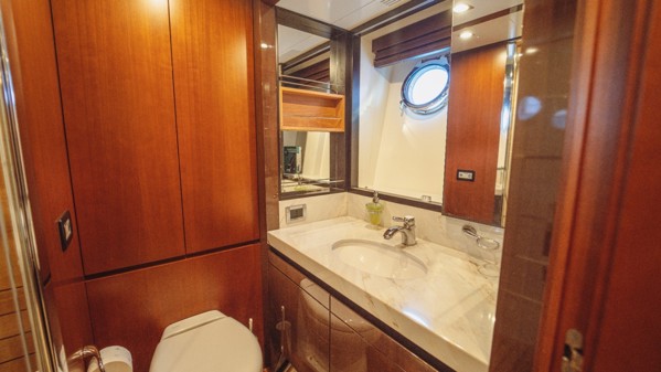 2013 AZIMUT 84 FLYBRIDGE