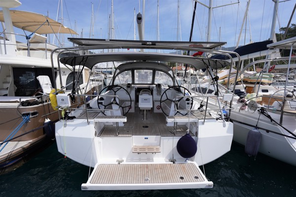 2021 BAVARIA 42 C