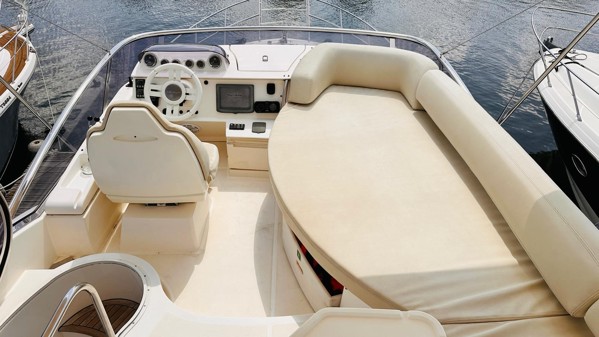 2009 AZIMUT 43 FLY