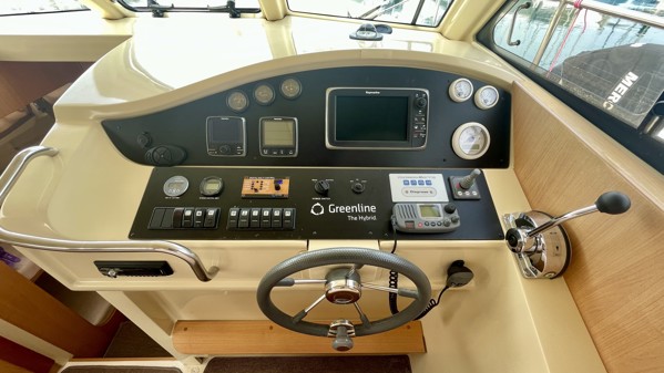2014 GREENLINE 33 HYBRID
