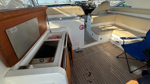 2011 FAIRLINE TARGA 44 