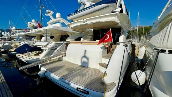 2007 PRINCESS 67 