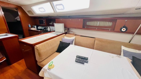 2010 BENETEAU OCEANIS 54