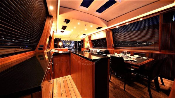 2009 SUNSEEKER PREDATOR 108