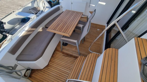 2011 PRESTIGE 400 FLY