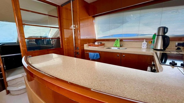 2007 PRINCESS 67 