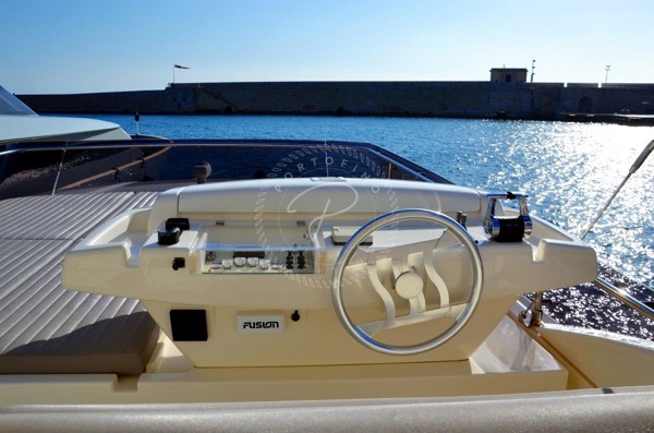 2013 FERRETTI 690