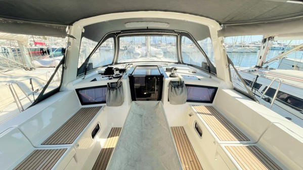 2015 BENETEAU OCEANIS 48