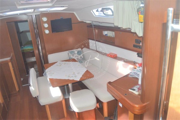 2010 BENETEAU OCEANIS 43