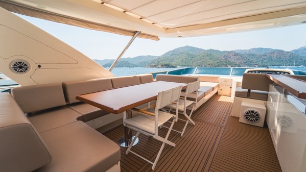 2013 AZIMUT 84 FLYBRIDGE