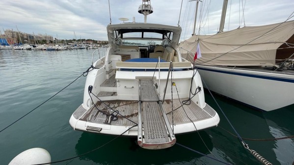 2011 FAIRLINE TARGA 44 