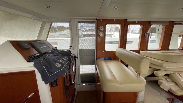 2010 BENETEAU SWIFT TRAWLER 42