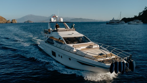 2017 AZIMUT 66 FLY