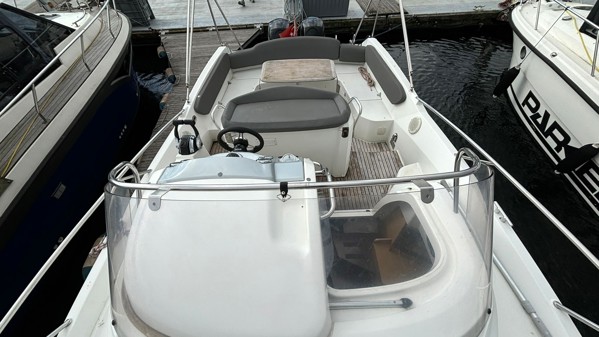 2013 BENETEAU FLYER 850 SUN DECK