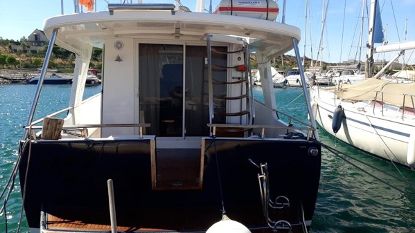 2010 BENETEAU SWIFT TRAWLER 42