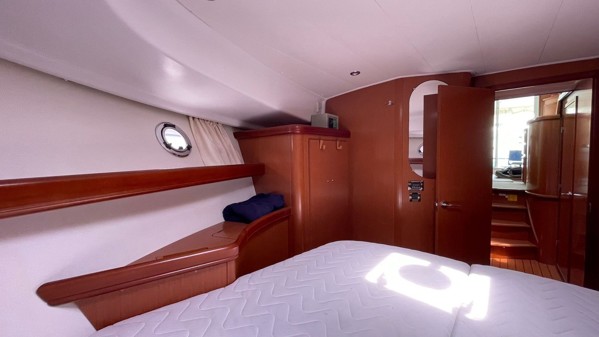 2010 BENETEAU SWIFT TRAWLER 42