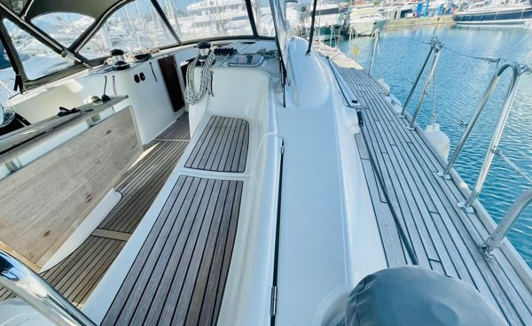 2010 BENETEAU OCEANIS 54