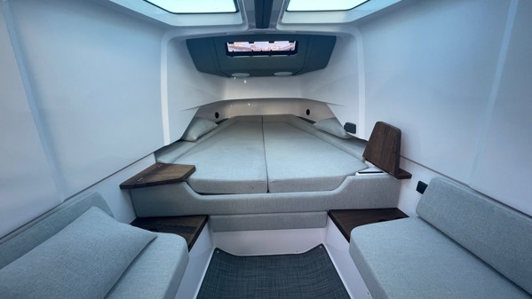  2022 AXOPAR 37 CROSS CABIN