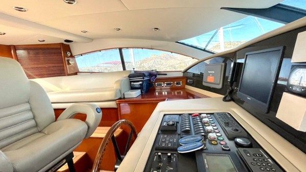 2005/2017 SUNSEEKER 105 YACHT