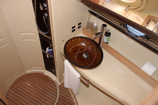 2011 AZIMUT 38