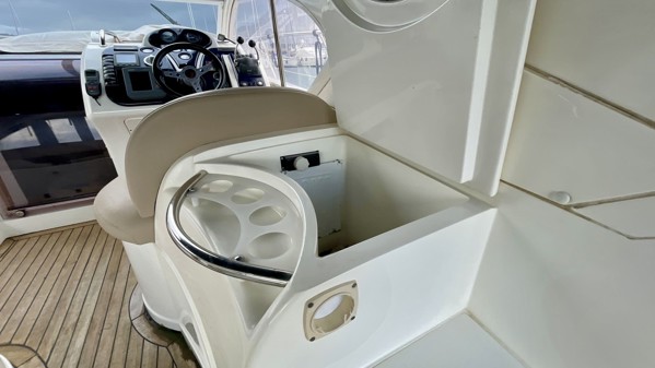 2005 FAIRLINE TARGA 34