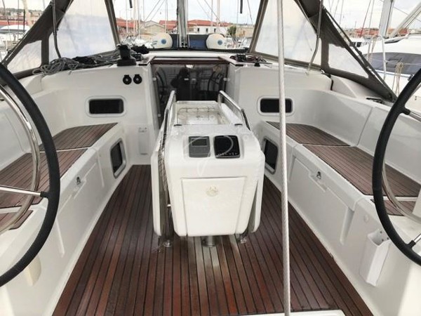 2016 JEANNEAU SUN ODYSSEY 469