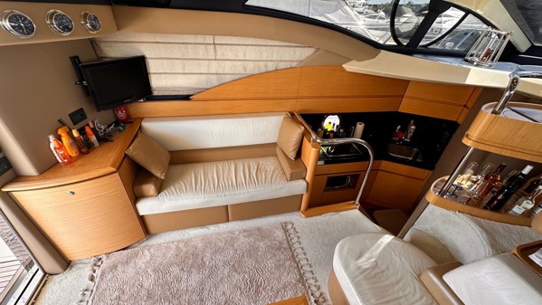 2009 AZIMUT 43 FLY