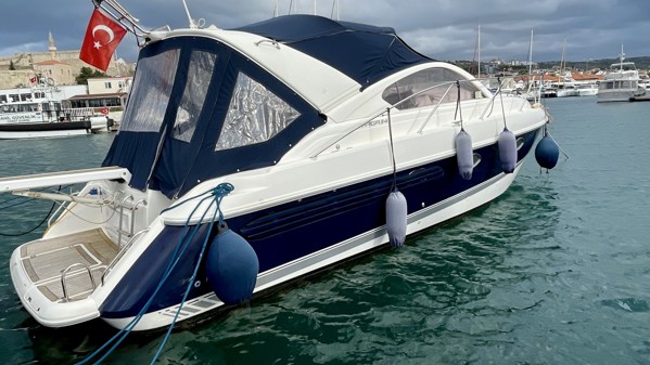 2005 FAIRLINE TARGA 34